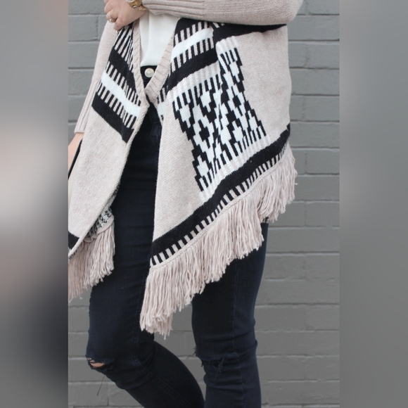 AMERICAN EAGLE Fringe-Trim Cardigan Sweater Size XS - Picture 3 of 9